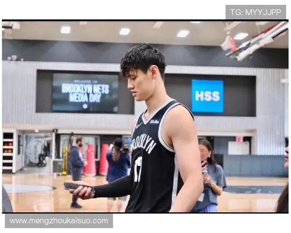 媒体人点评曾凡博发展潜力认为篮网不让其上场实属不合理